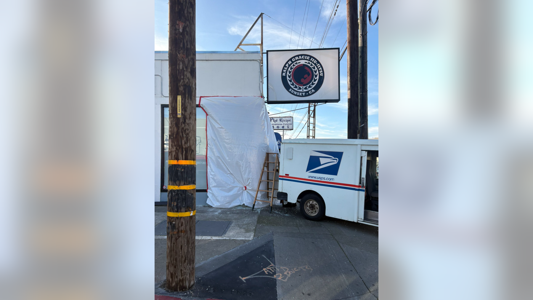 USPS truck backs into building in San Francisco Sunset