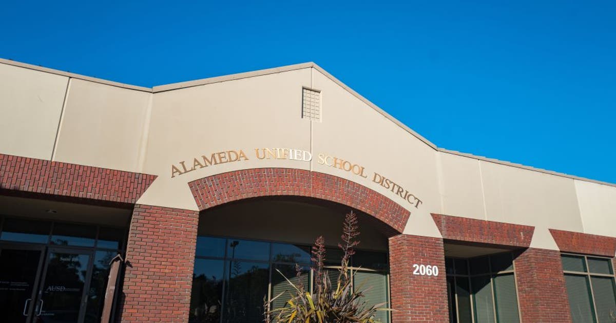 Alameda teachers rally for better pay