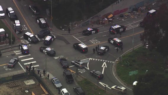 Oakland police chase vehicle wanted out of San Francisco