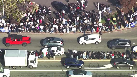 Hundreds of East Bay students walkout over ICE