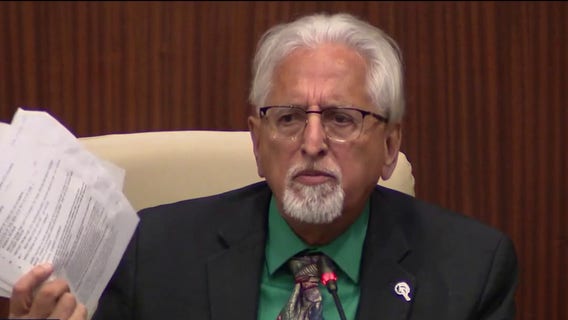 Supporters, critics pack Richmond City Hall after mayor’s antisemitic posts