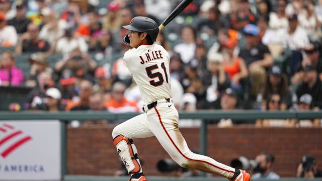 Giants outfielder Jung Hoo Lee detained at LAX