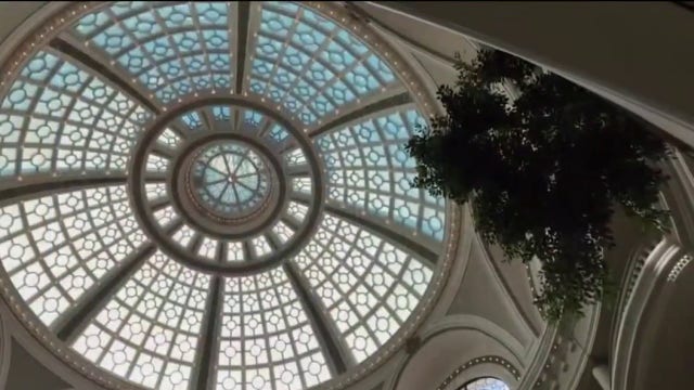 San Francisco's largest shopping mall closes early