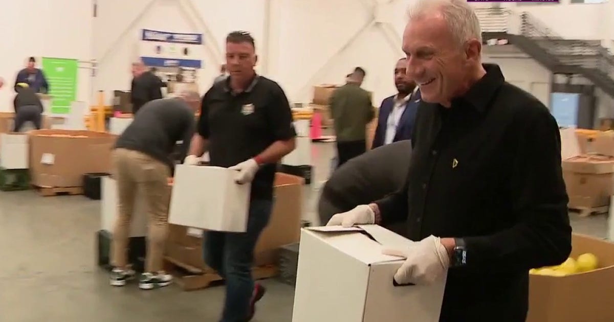 Joe Montana serves the hungry with a game-day beer
