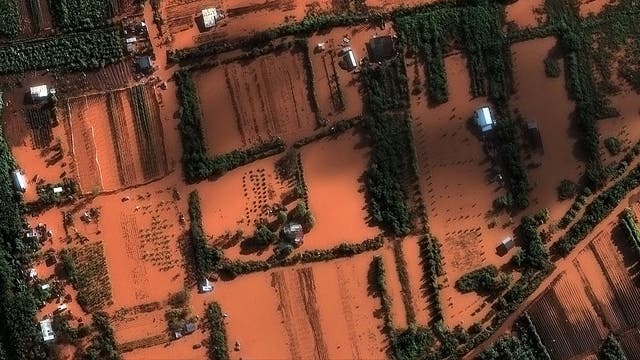 Catastrophic flooding in Hawaii sparks grassroots relief