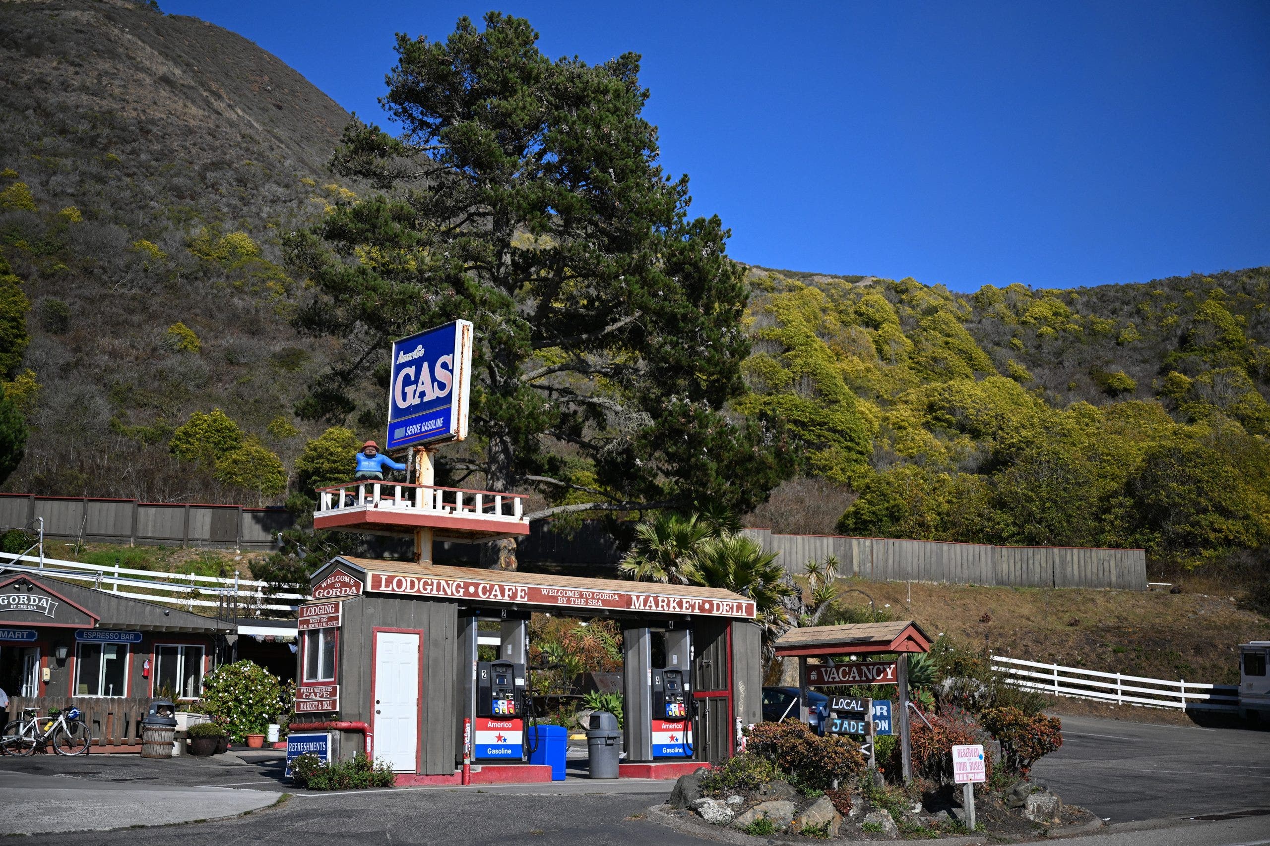 Gas hits almost $10 a gallon in this coastal California community