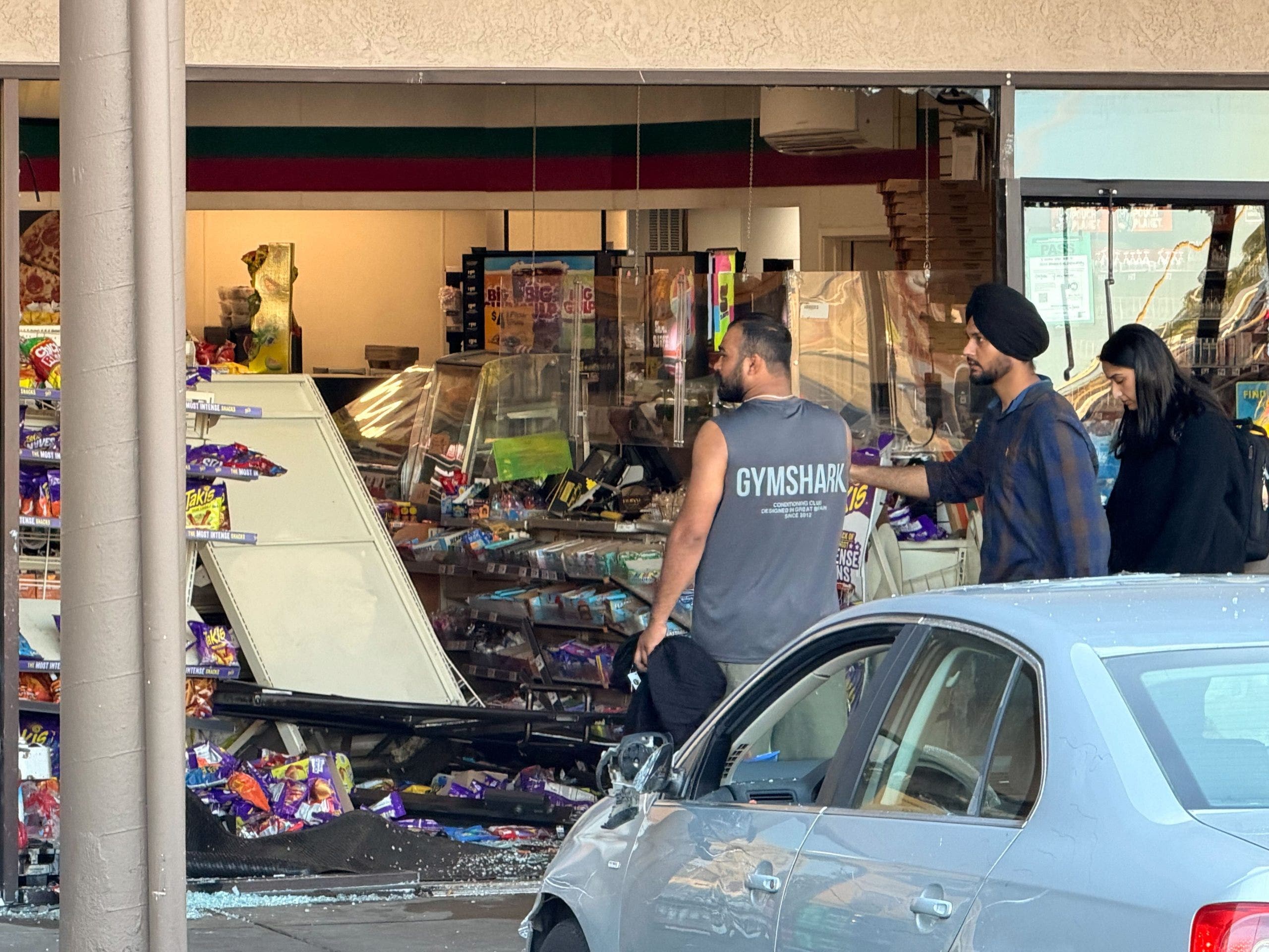 Car crashes into Castro Valley 7-Eleven