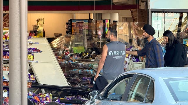 Car crashes into Castro Valley 7-Eleven