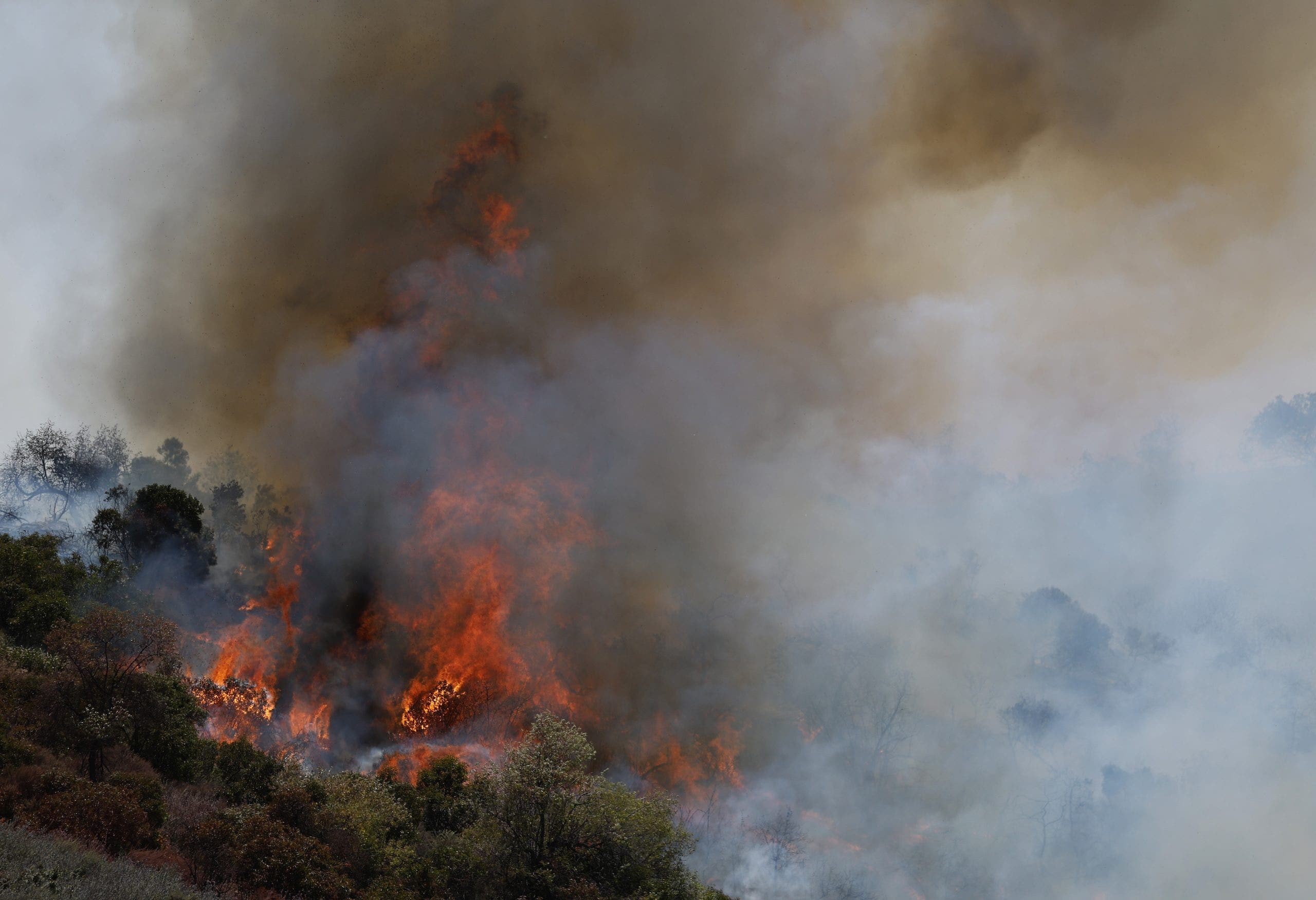 Wildfire in Ventura County's Simi Valley prompts mandatory evacuations
