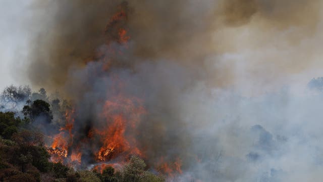 Wildfire in Ventura County's Simi Valley prompts mandatory evacuations