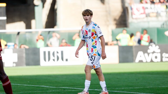 16-year-old Oakland soccer phenom makes his pro debut