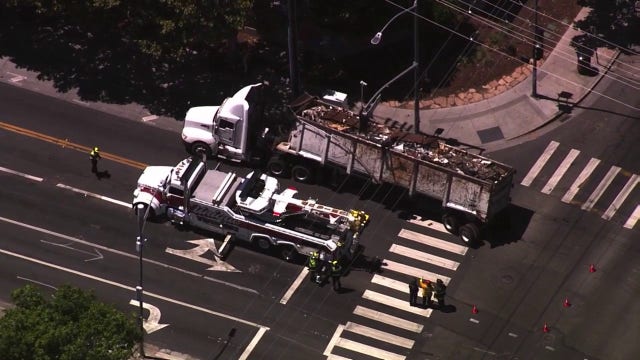 Damaged scrap metal truck shuts down traffic, causes power outage in San Jose