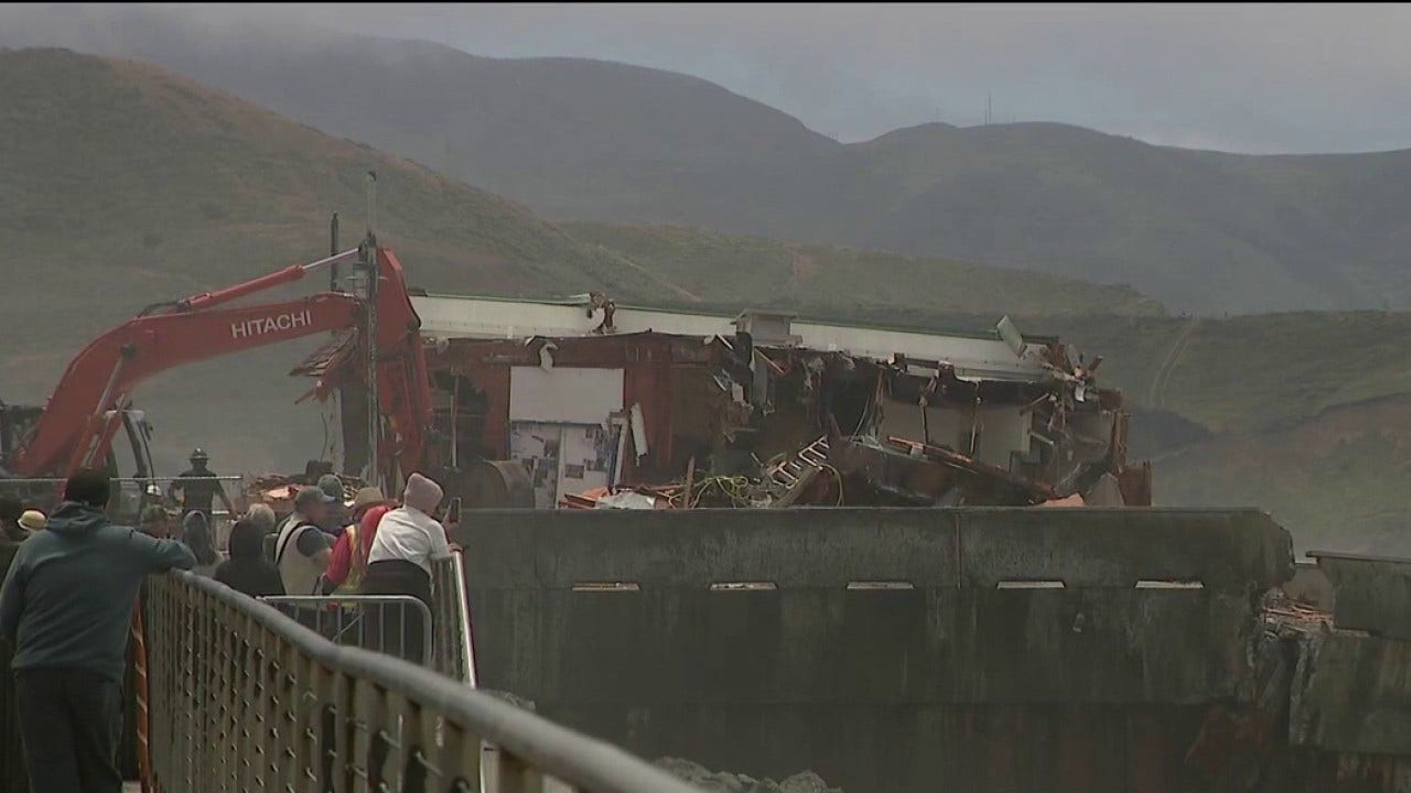 Pacifica tears down Chit Chat Cafe as pier deteriorates