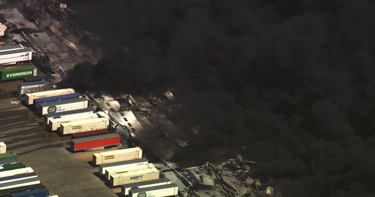 LIVE UPDATES: Massive fire engulfs Medline warehouse in Tracy