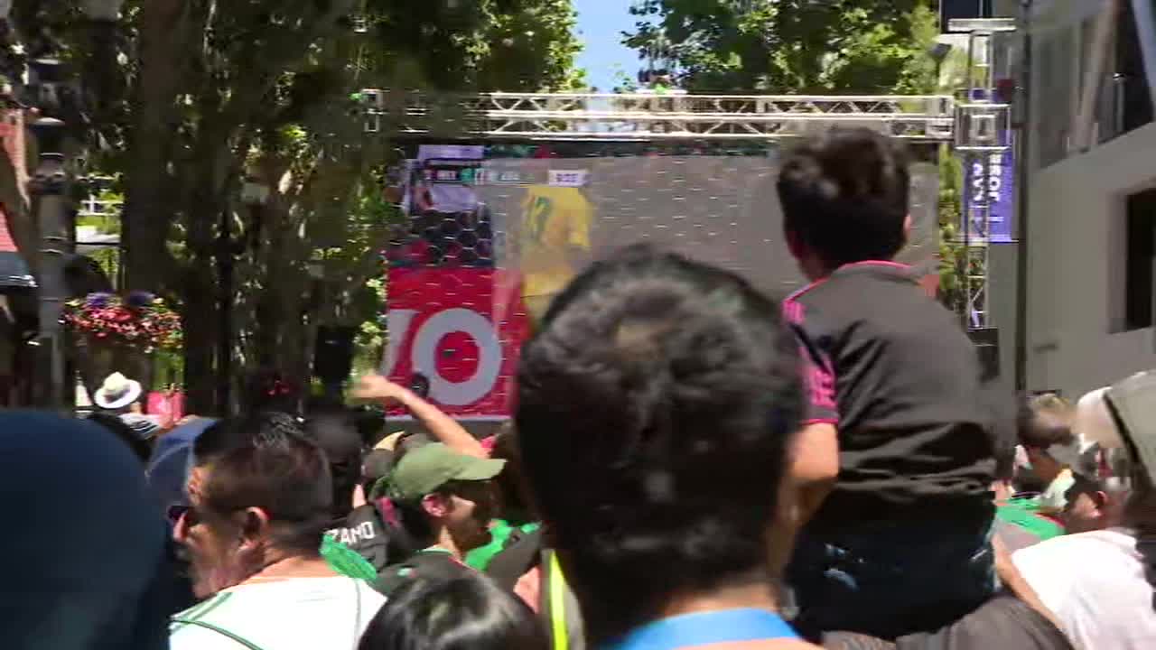 San Jose soccer fans go wild for Team Mexico