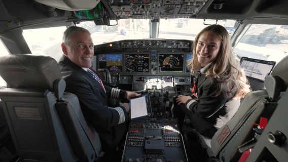 Southwest Airlines captain makes heartwarming final flight to Oakland with his daughter as co-pilot
