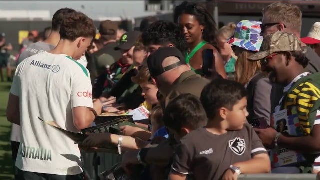 Australian Men's National Soccer Team draws crowds in Alameda for open community practice