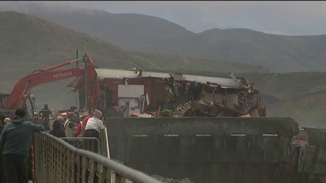 Pacifica tears down Chit Chat Cafe as pier deteriorates