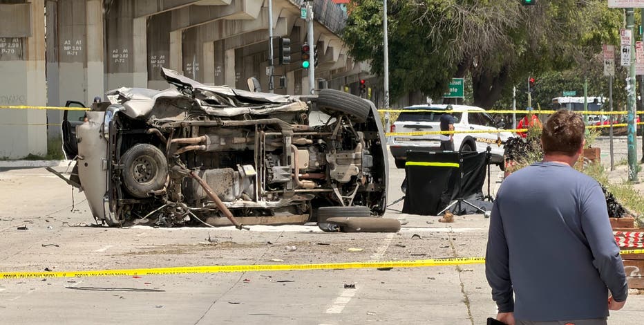 2 dead, Oakland police officer injured in alleged stolen vehicle crash