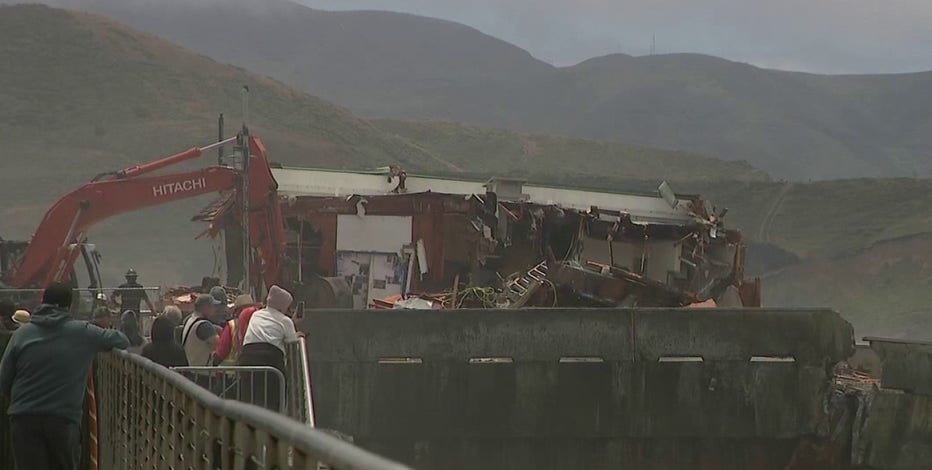 Pacifica tears down Chit Chat Cafe as pier deteriorates