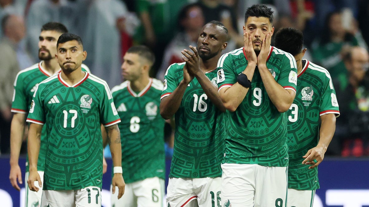 Mexico falls 3-2 to England, ending World Cup run in heartbreaking loss