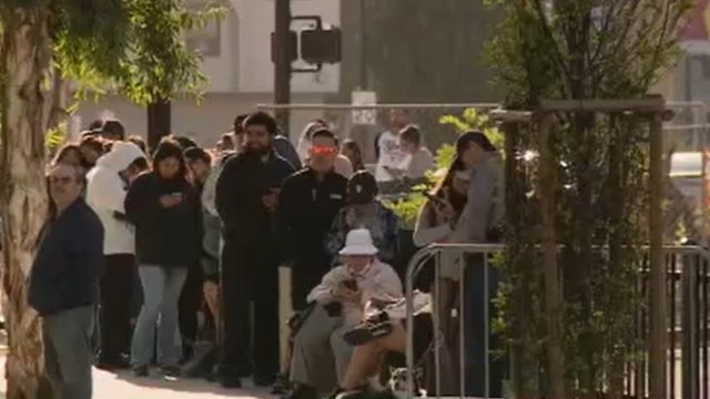 FIFA fans line up for mascot bracelets in San Jose