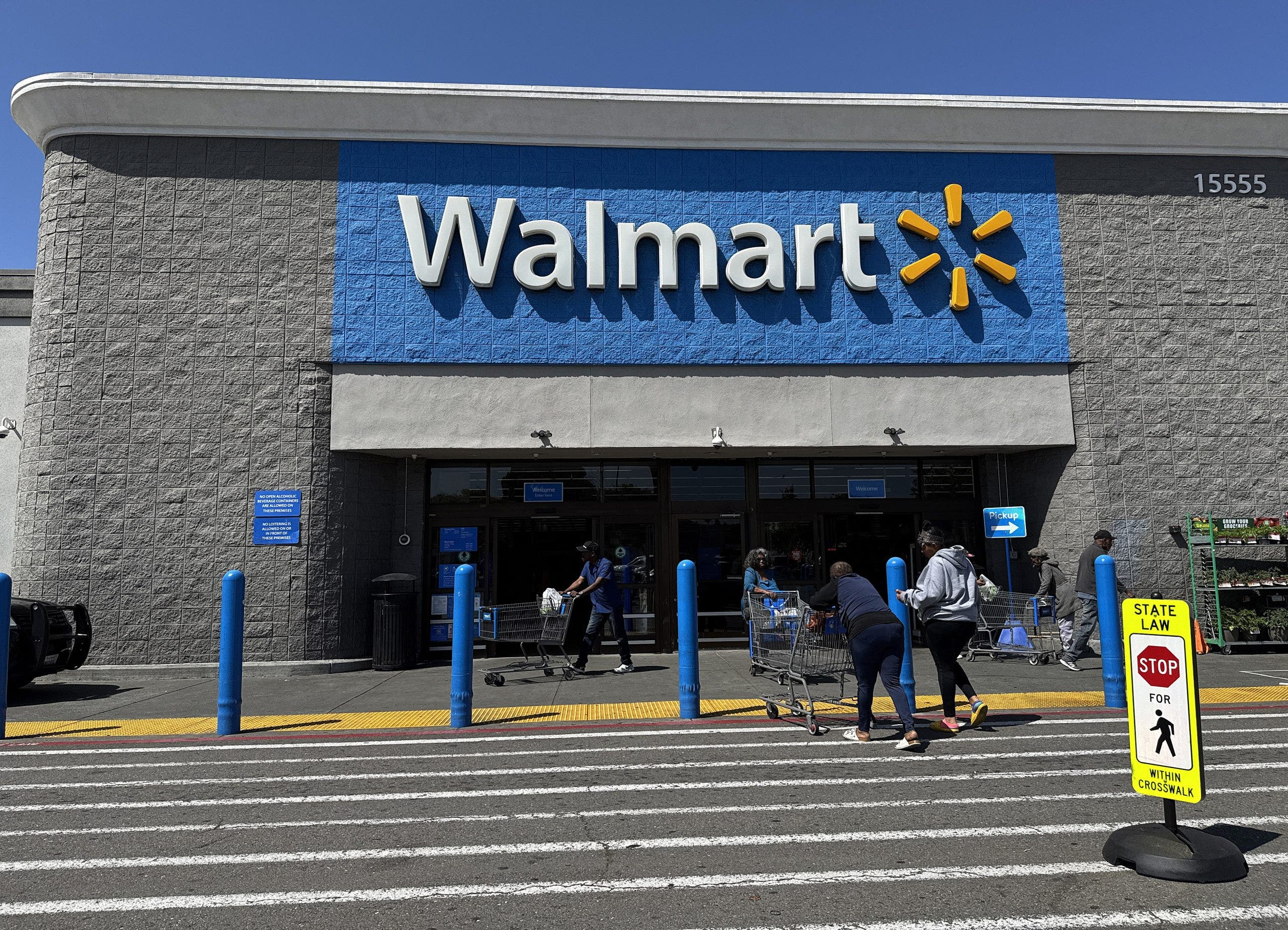 Walmart begins rolling out tap-to-pay options