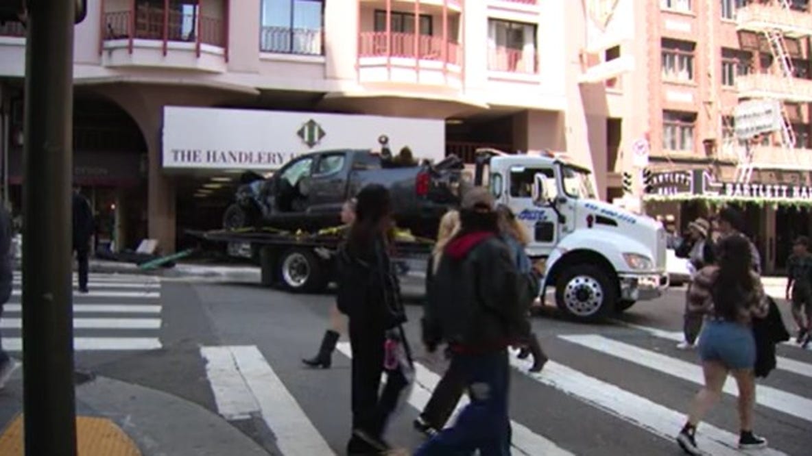 Driver hits pole, 2 pedestrians in San Francisco