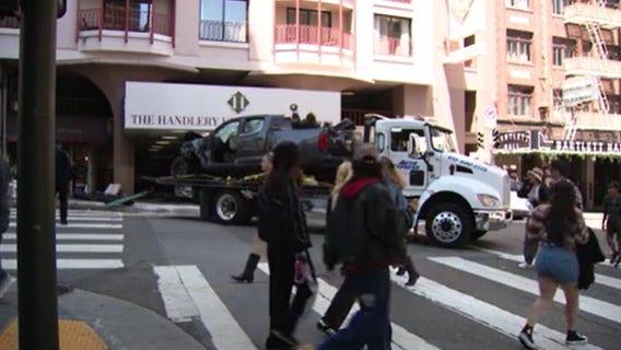 Driver hits pole, 2 pedestrians in San Francisco