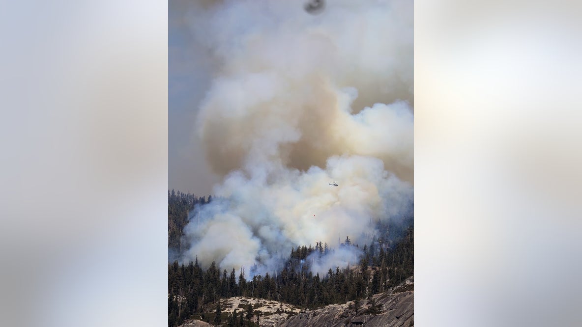 2 pilots killed in crash while battling wildfire in Yosemite National Park