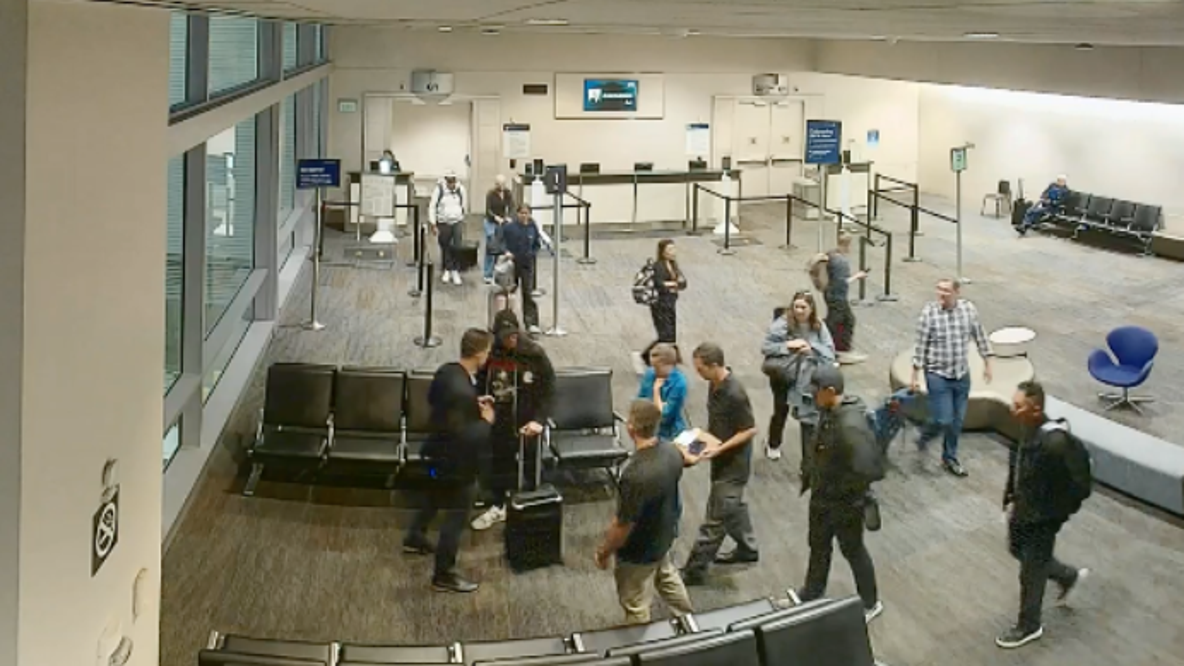 Video shows moment FBI confronts former Congressman Eric Swalwell at SFO