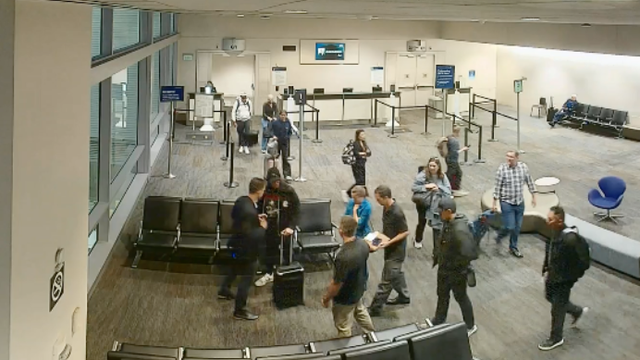 Video shows moment FBI confronts former Congressman Eric Swalwell at SFO