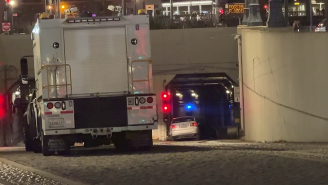 Downtown SF Muni service ends after car drives into tunnel