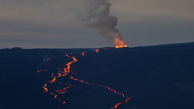 Lava flow threatens to cutoff main thoroughfare on Hawaii’s Big Island