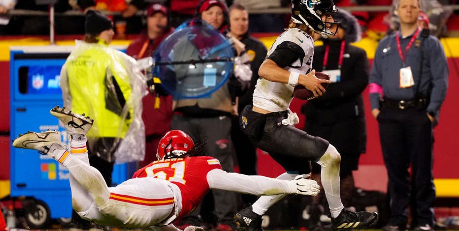 Patrick Mahomes pushes through bum ankle vs. Jaguars; Chiefs advance to  fifth straight AFC championship game