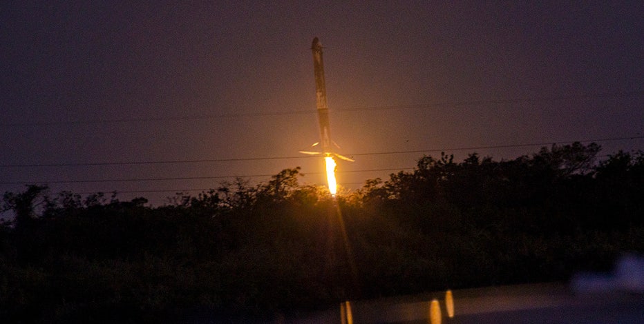 falcon-heavy-landing-2.jpg?ve=