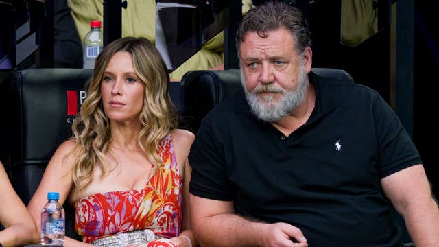 Russell Crowe, girlfriend refused service at Australian restaurant for not meeting dress code