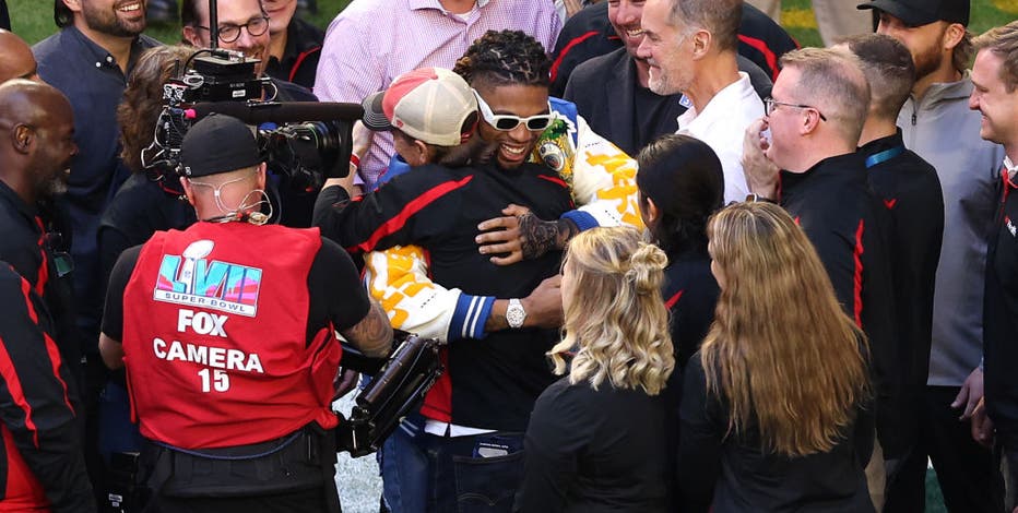 Damar Hamlin makes appearance on field at Super Bowl