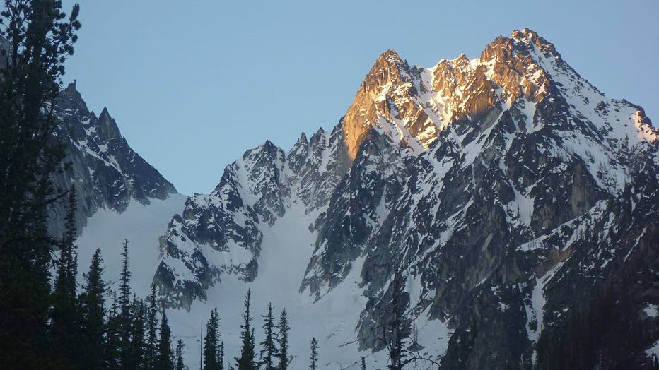 Moon_over_Colchuck.jpg