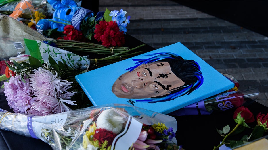 GETTY-XXXTentacion-memorial.jpg