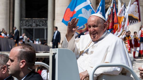 Pope Francis gets back to work after battling fever