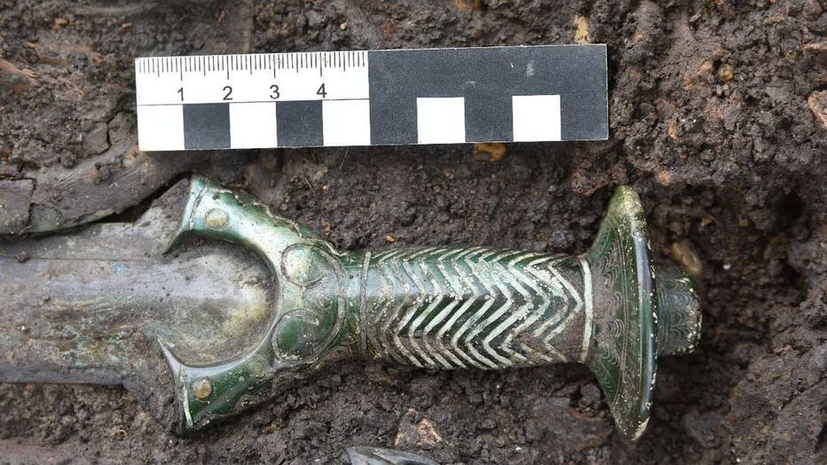 German Archaeologists Discover 3,000-Year-Old Sword So Well Preserved ...