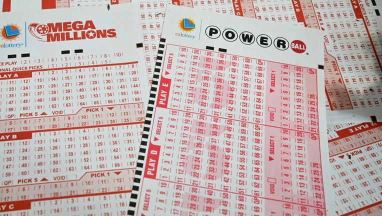 $1 billion Mega Millions jackpot among biggest U.S. lottery prizes