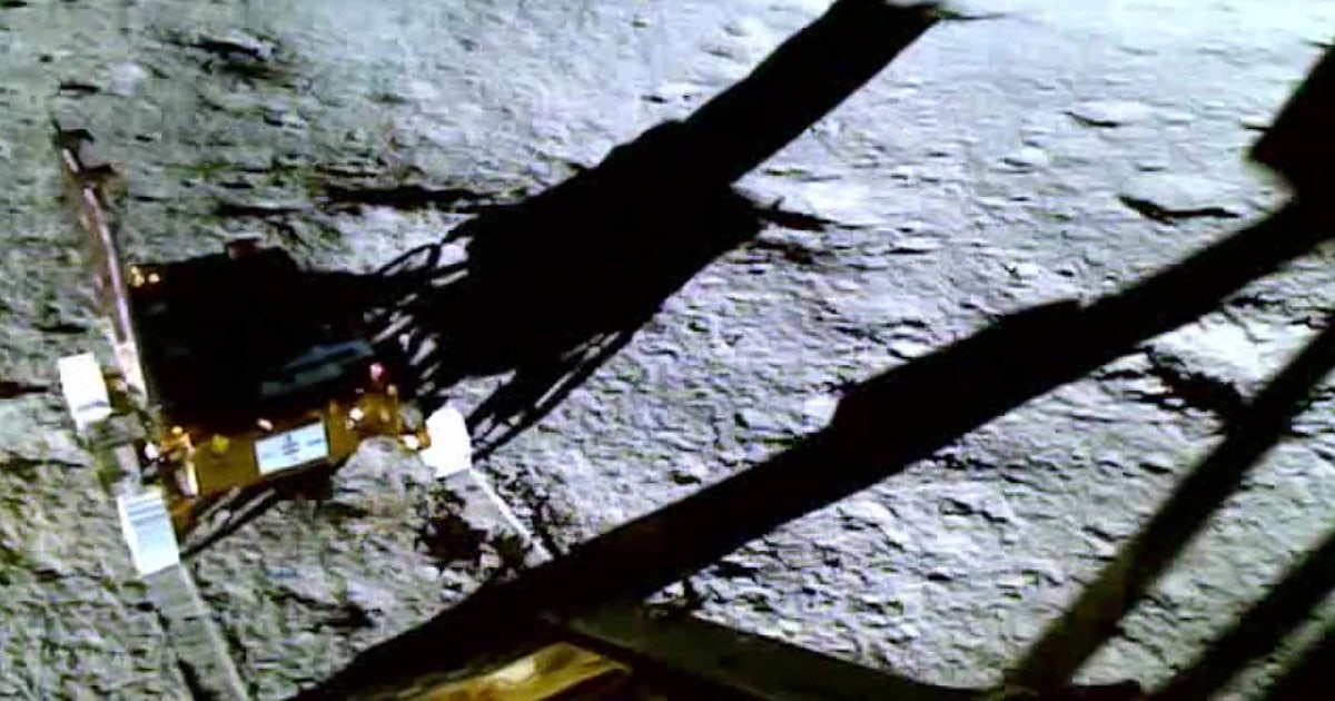 India's lunar rover rolls onto the moon, days after spacecraft's ...