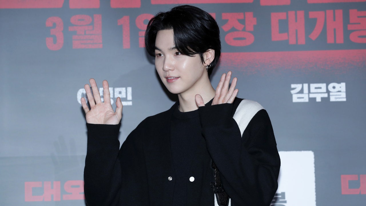 BTS BEGINS SUGA フォト GettyImages-1470040201.jpg?ve=