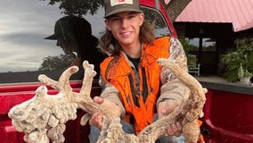 Oklahoma teen hunter bags rare 'Cactus buck' during youth season
