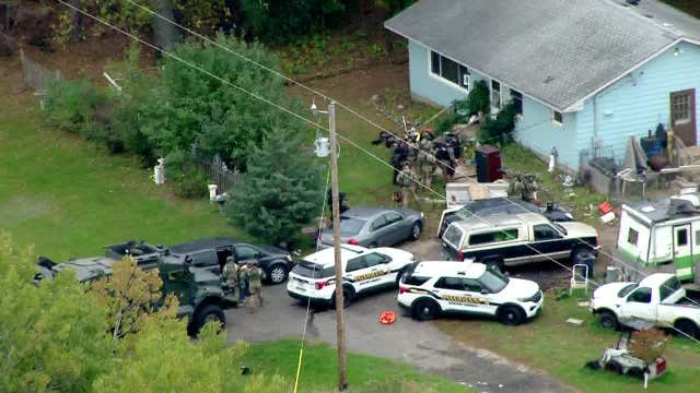 5 officers shot in Benton County, Minnesota; suspect is in custody