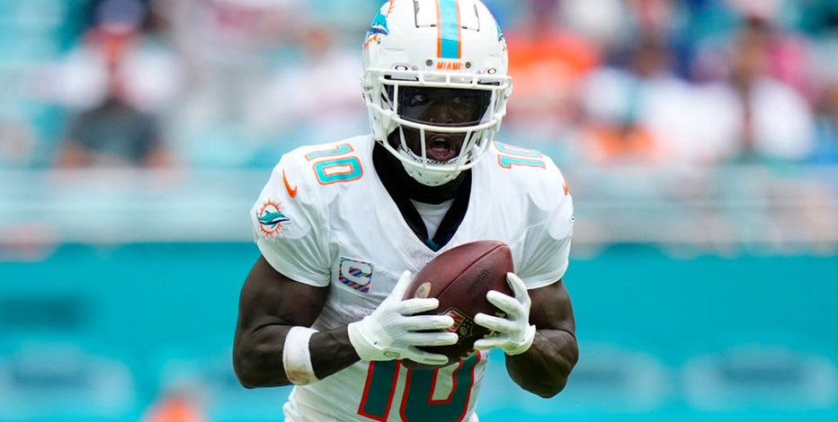 Miami Dolphins star Tyreek Hill tried to give man $200 after