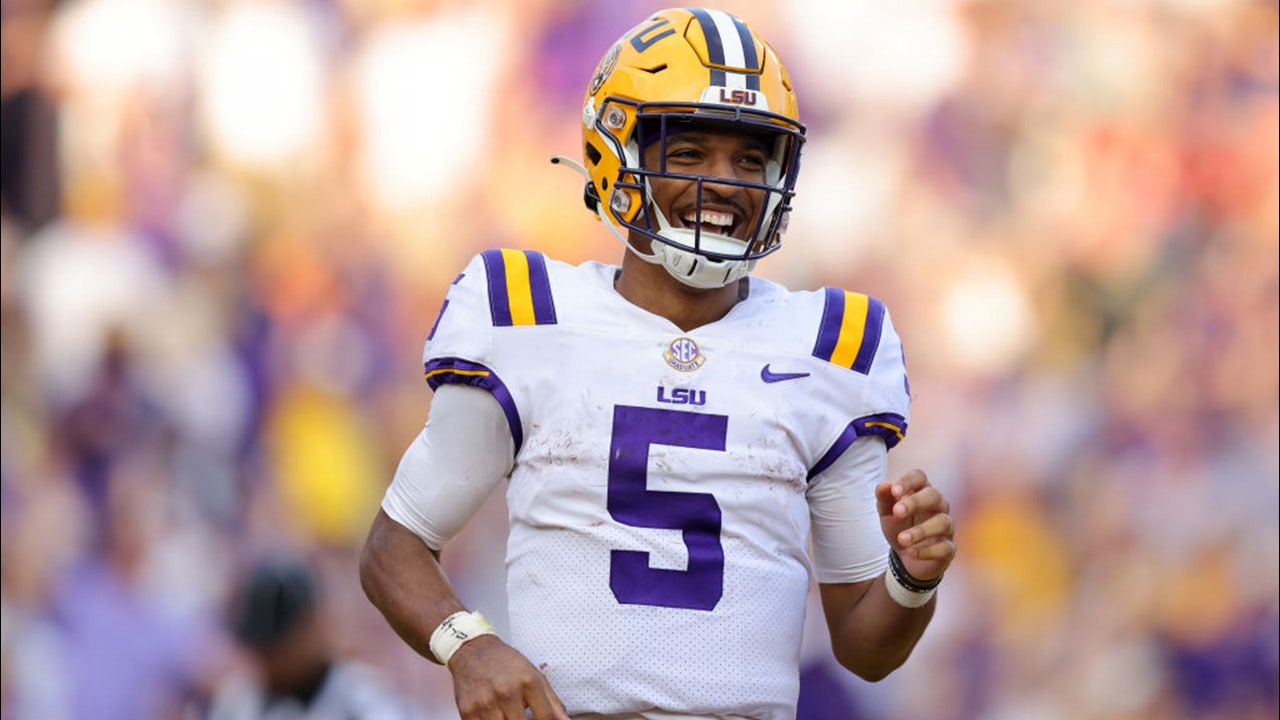 LSU’s Jayden Daniels only player in FBS history to pass for 350