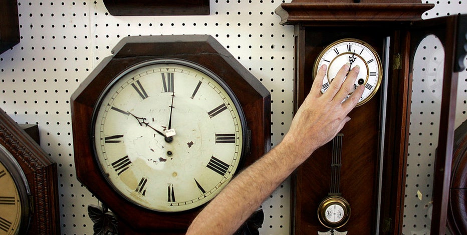 When Does Daylight Savings Time Start? Here's When Clocks Fall Back in 2023